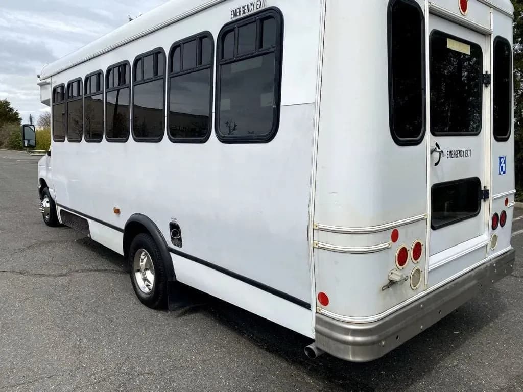 2014 Ford E-350 Wheelchair Shuttle Bus - Image 14