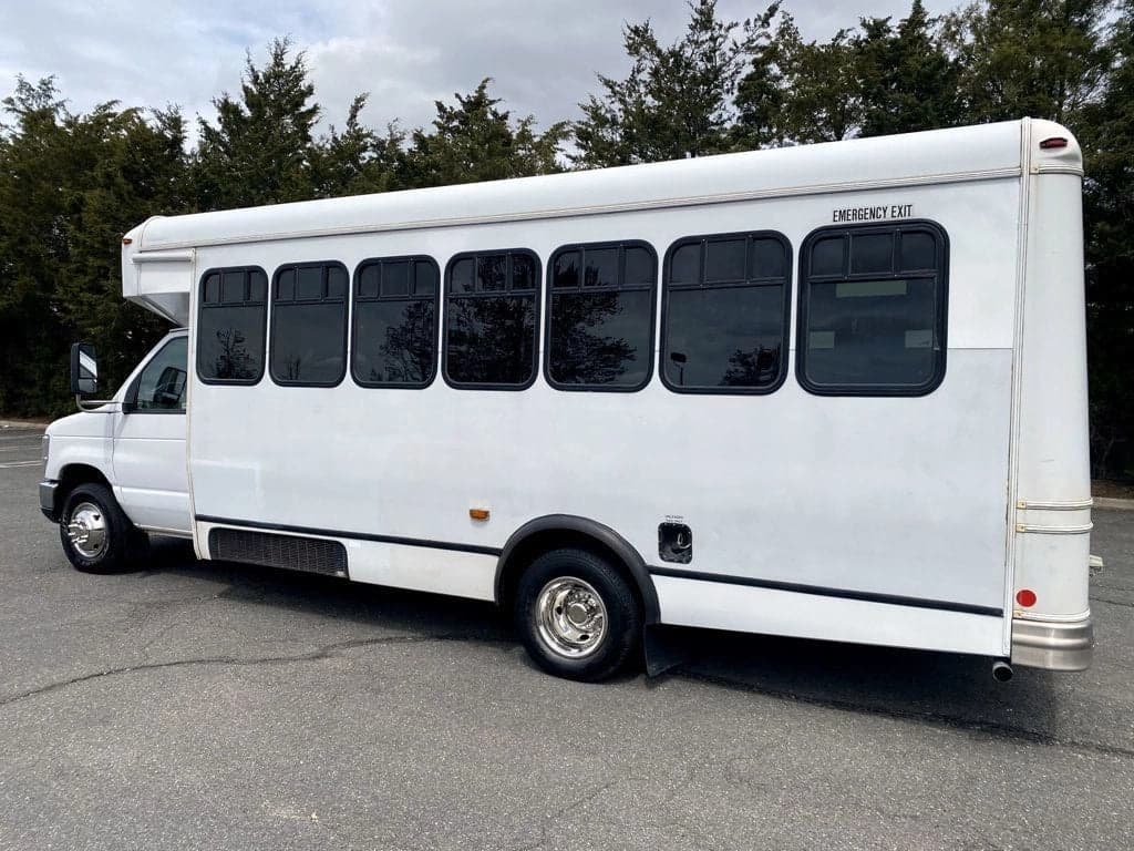 2014 Ford E-350 Wheelchair Shuttle Bus - Image 15