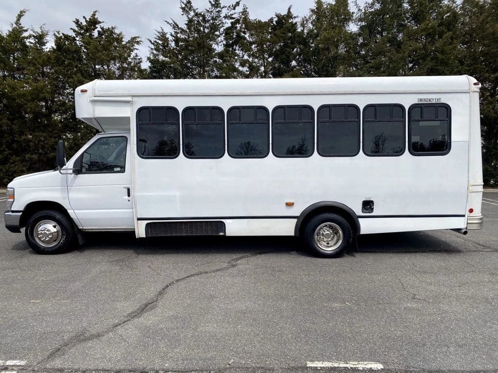 2014 Ford E-350 Wheelchair Shuttle Bus - Image 16