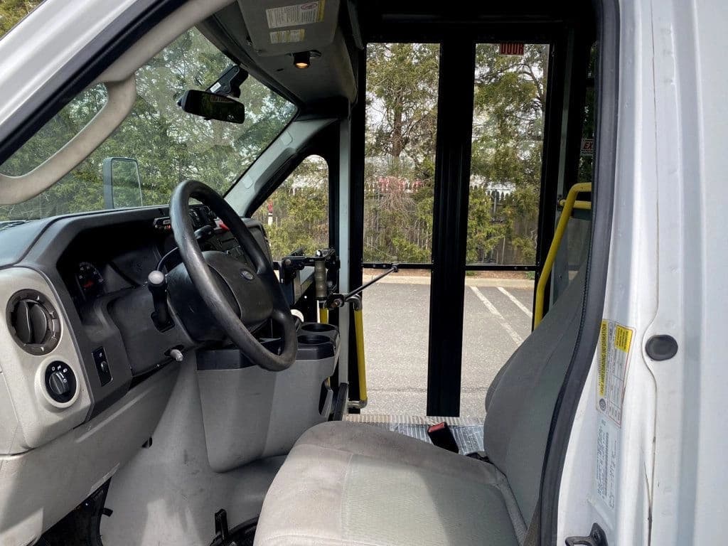 2014 Ford E-350 Wheelchair Shuttle Bus - Image 20