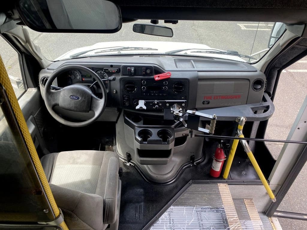 2014 Ford E-350 Wheelchair Shuttle Bus - Image 21