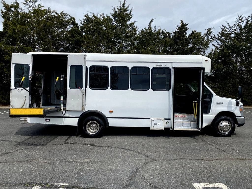 2014 Ford E-350 Wheelchair Shuttle Bus - Image 6