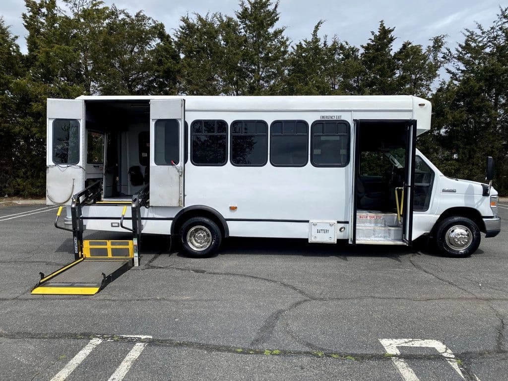 2014 Ford E-350 Wheelchair Shuttle Bus - Image 2