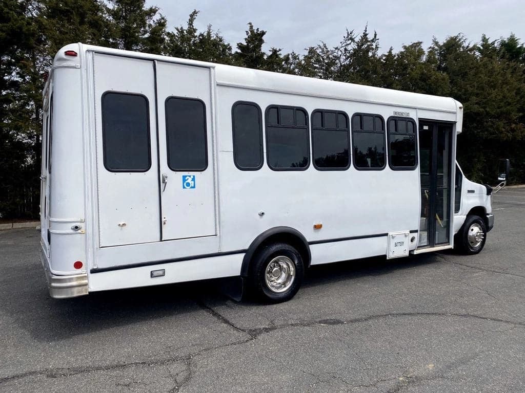 2014 Ford E-350 Wheelchair Shuttle Bus - Image 10