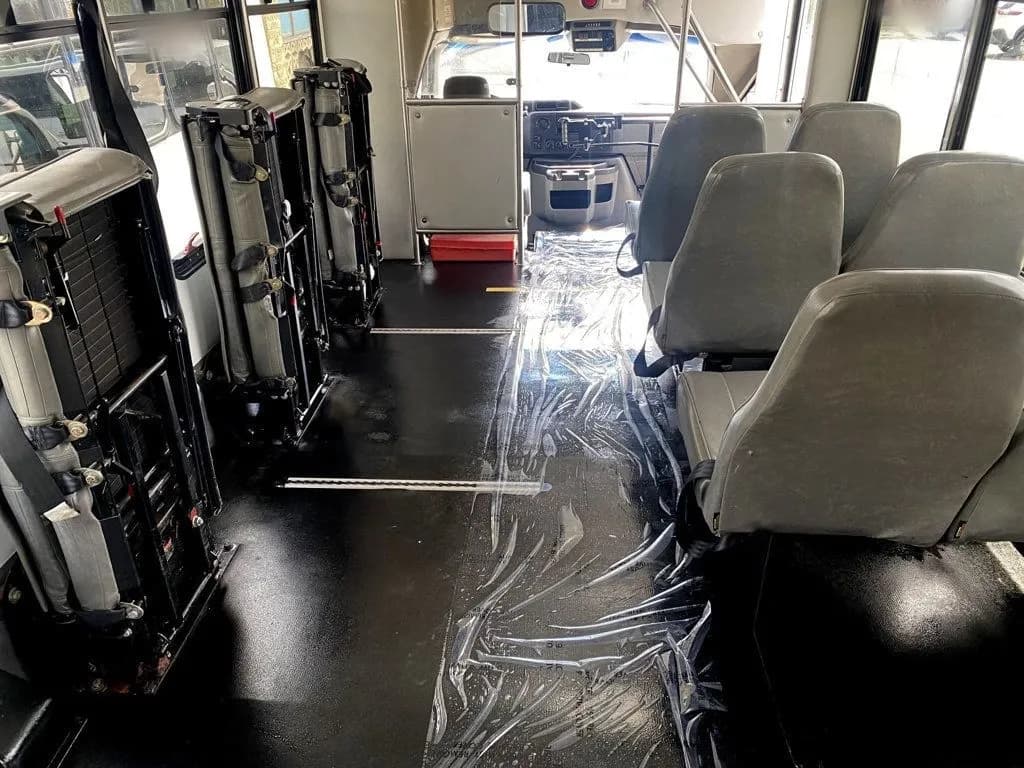 2014 Ford E-350 Wheelchair Shuttle Bus - Image 11