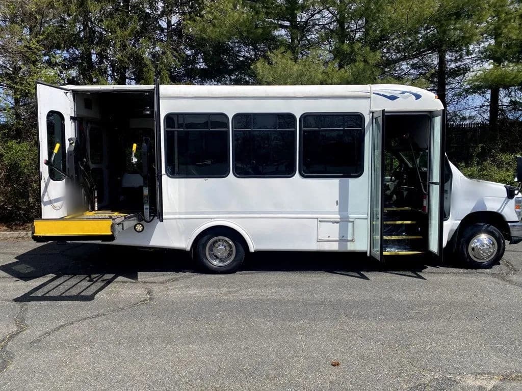 2014 Ford E-350 Wheelchair Shuttle Bus - Image 13