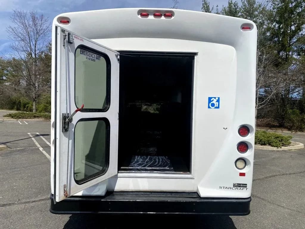 2014 Ford E-350 Wheelchair Shuttle Bus - Image 16
