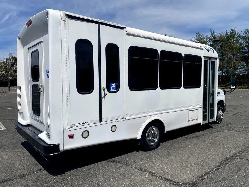 2014 Ford E-350 Wheelchair Shuttle Bus - Image 17