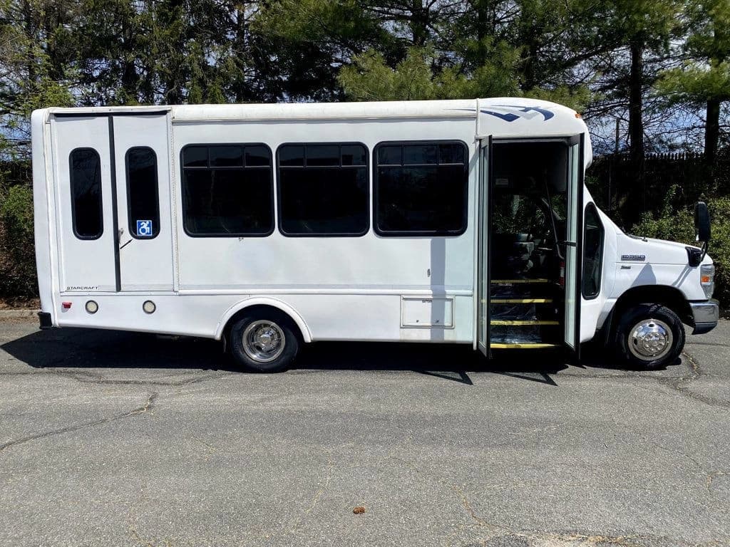 2014 Ford E-350 Wheelchair Shuttle Bus - Image 4