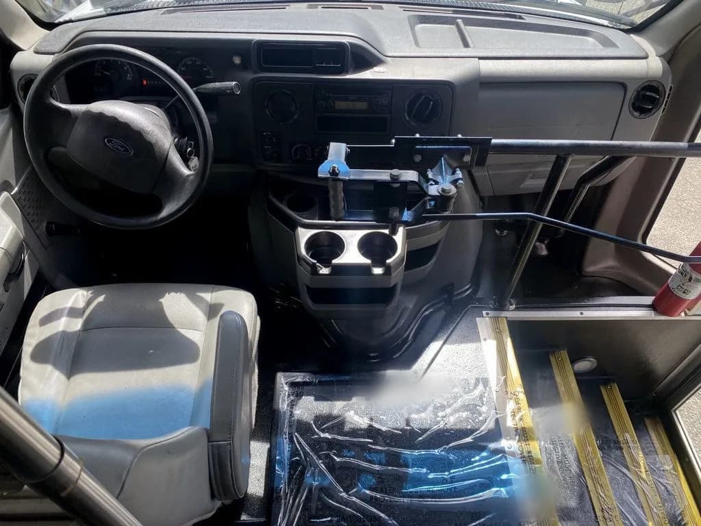 2014 Ford E-350 Wheelchair Shuttle Bus - Image 22