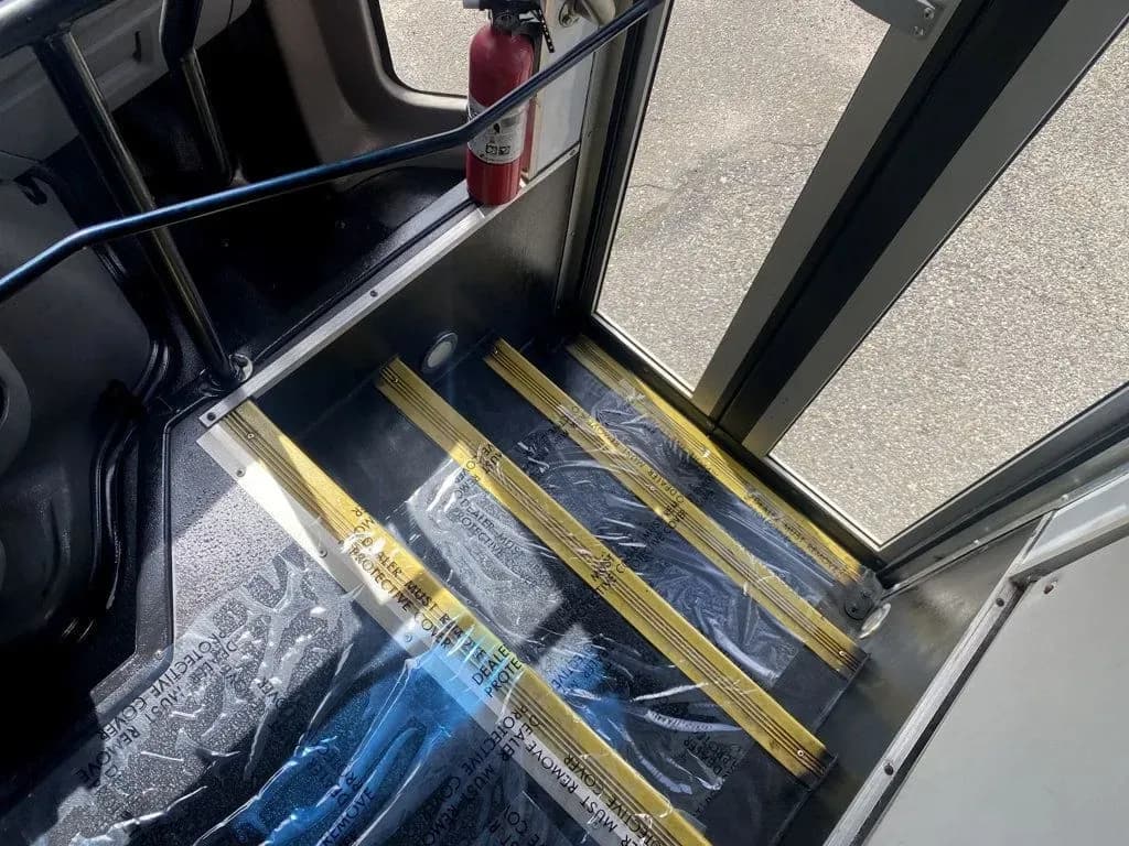 2014 Ford E-350 Wheelchair Shuttle Bus - Image 25