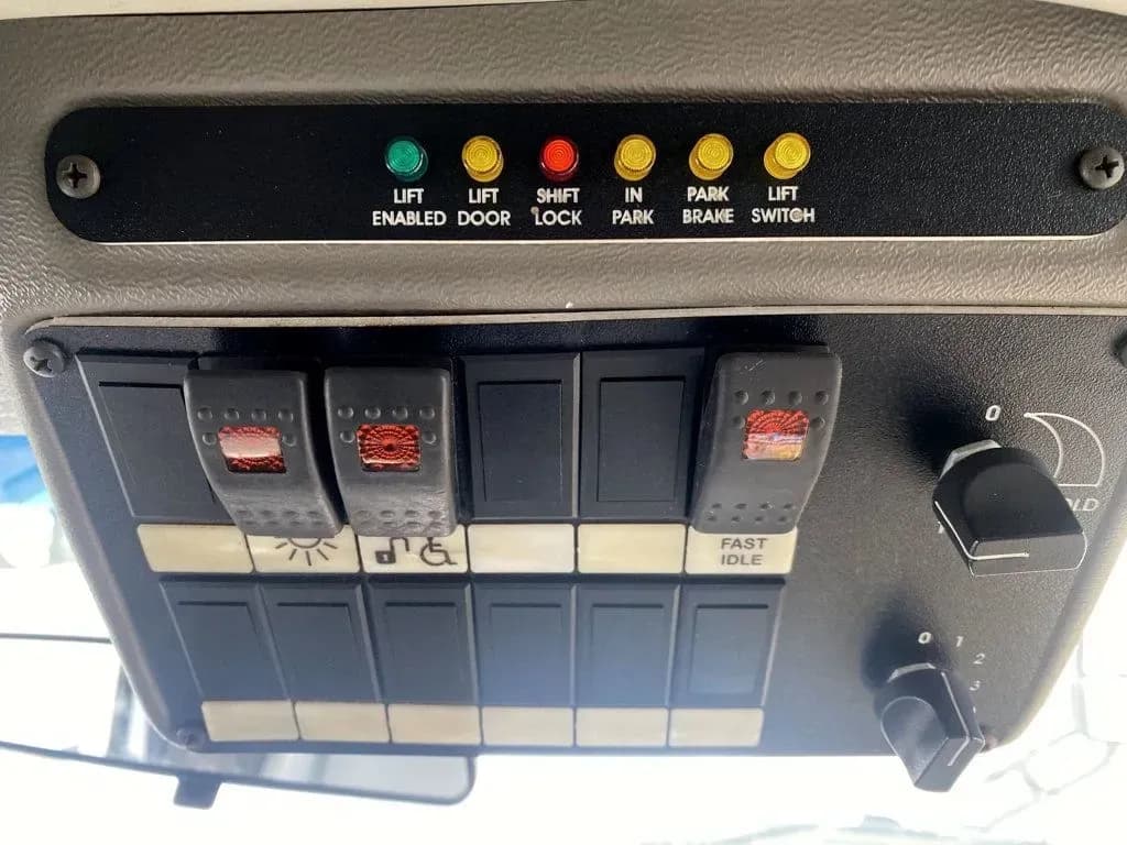 2014 Ford E-350 Wheelchair Shuttle Bus - Image 30
