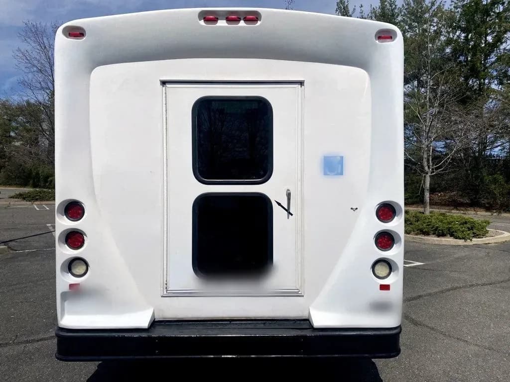 2014 Ford E-350 Wheelchair Shuttle Bus - Image 6