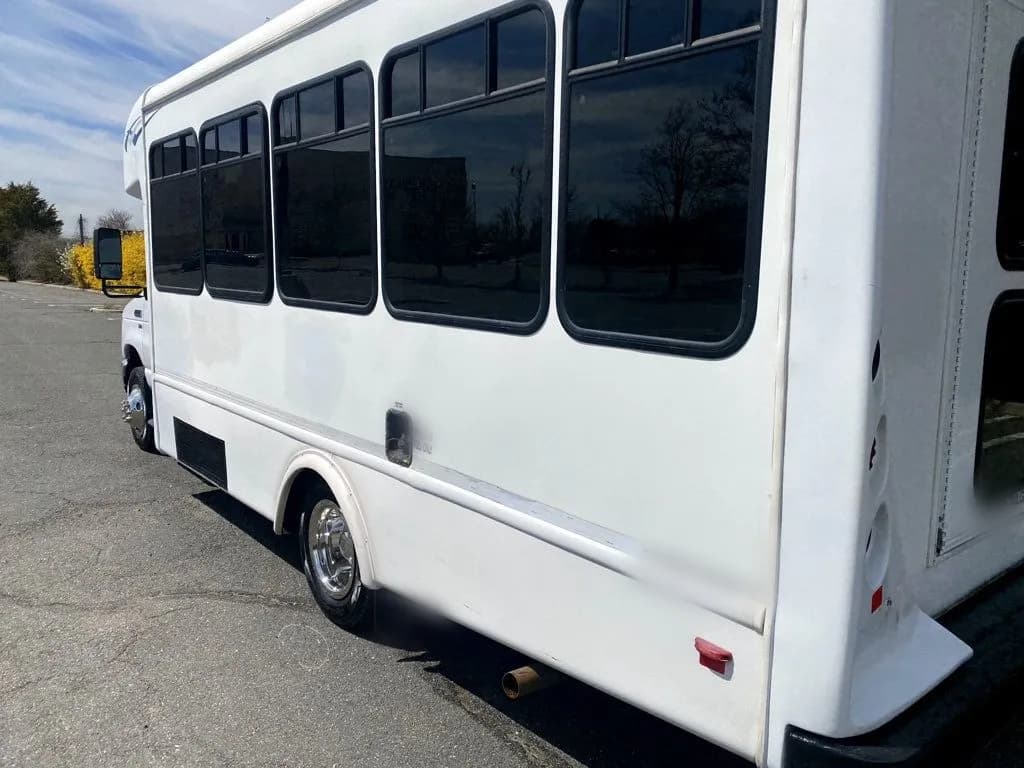 2014 Ford E-350 Wheelchair Shuttle Bus - Image 7