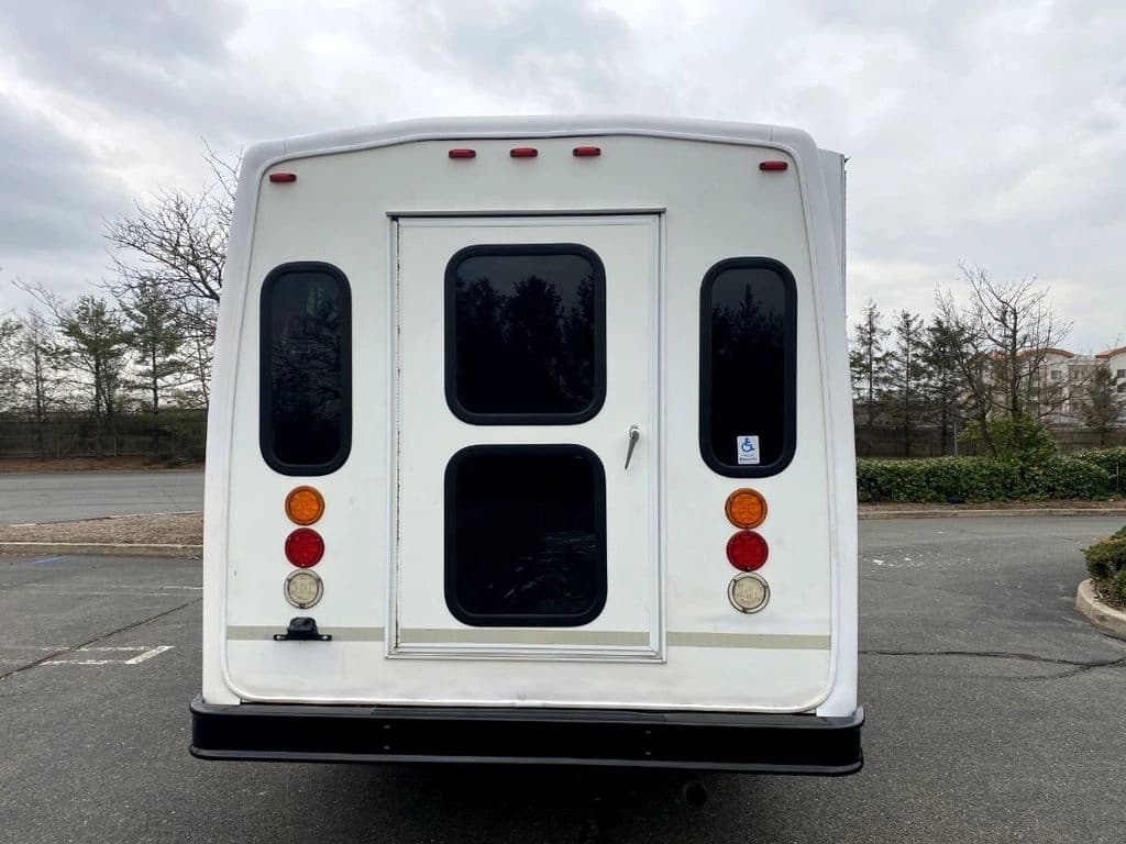 2015 Ford E-350 Wheelchair Shuttle Bus - Image 12