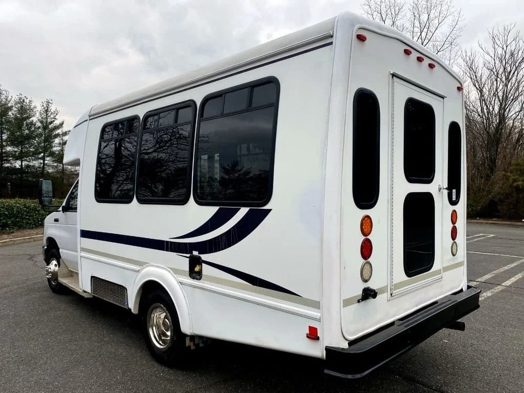 2015 Ford E-350 Wheelchair Shuttle Bus - Image 14
