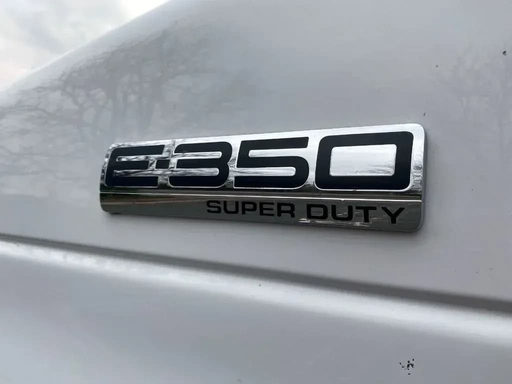 2015 Ford E-350 Wheelchair Shuttle Bus - Image 16