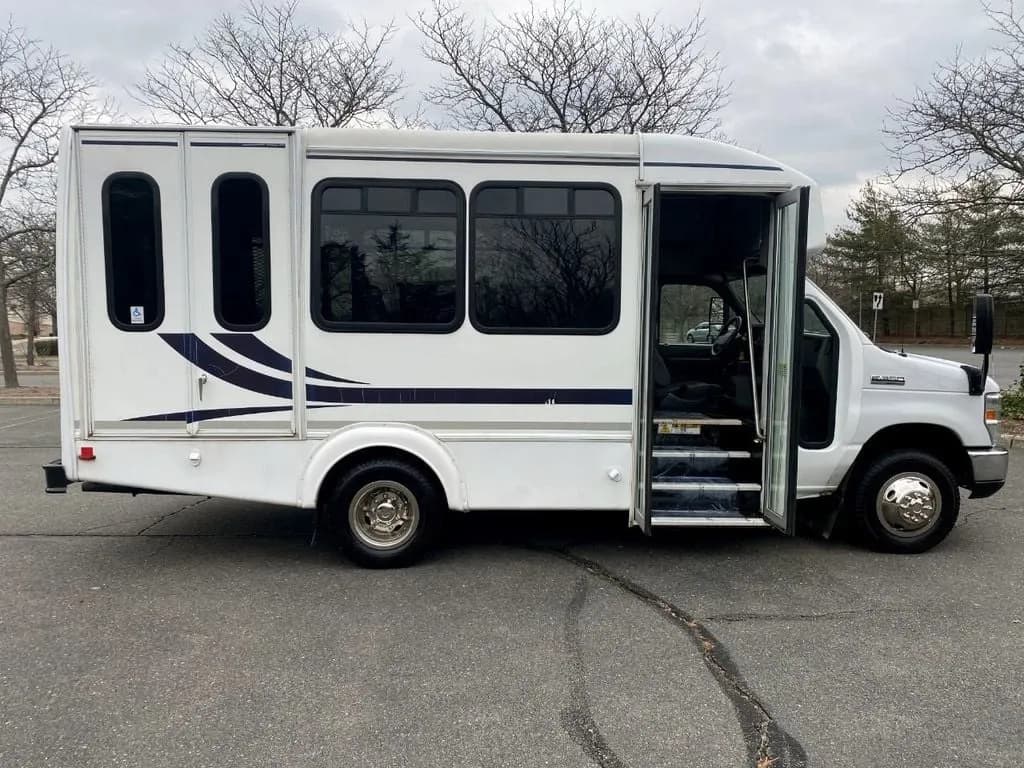 2015 Ford E-350 Wheelchair Shuttle Bus - Image 5