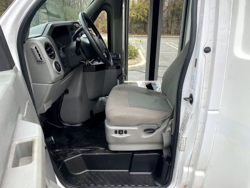 2015 Ford E-350 Wheelchair Shuttle Bus - Image 20