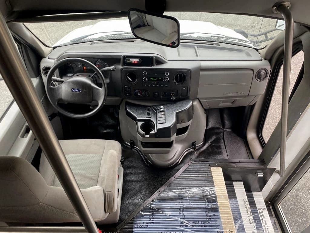2015 Ford E-350 Wheelchair Shuttle Bus - Image 21