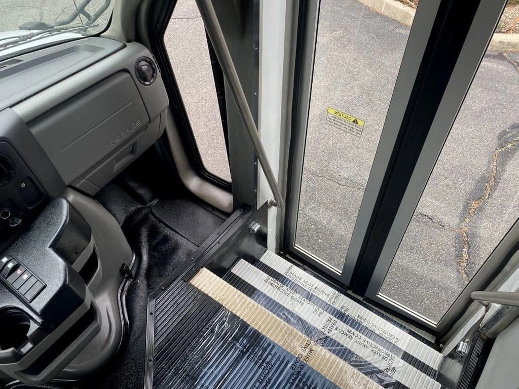 2015 Ford E-350 Wheelchair Shuttle Bus - Image 24