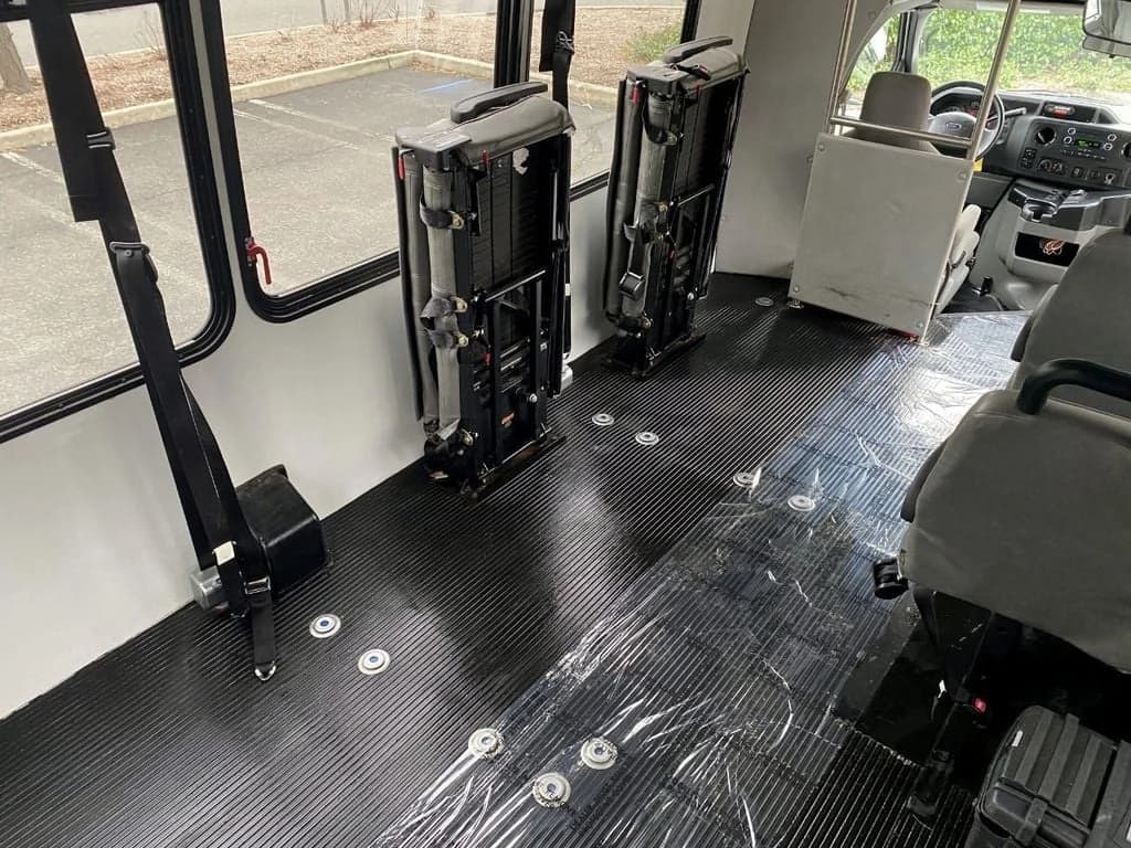 2015 Ford E-350 Wheelchair Shuttle Bus - Image 27