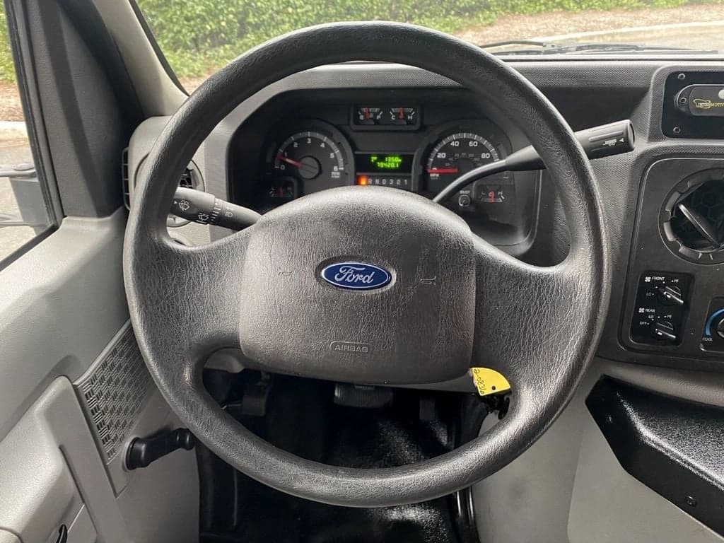 2015 Ford E-350 Wheelchair Shuttle Bus - Image 30