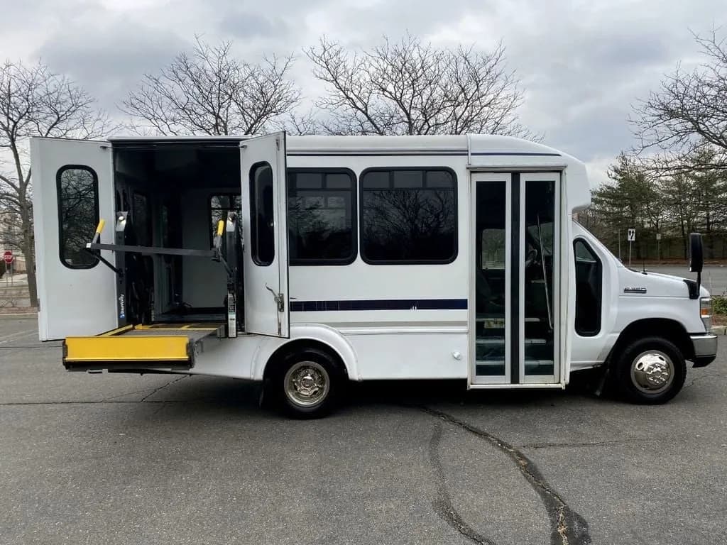2015 Ford E-350 Wheelchair Shuttle Bus - Image 3