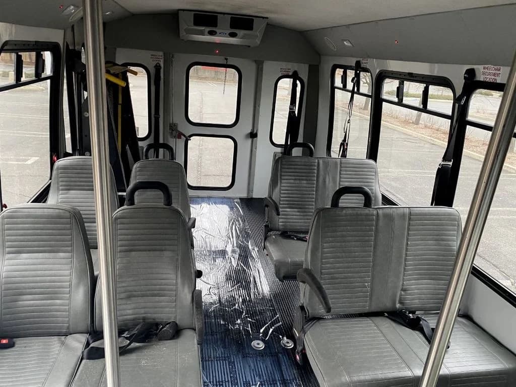 2015 Ford E-350 Wheelchair Shuttle Bus - Image 7