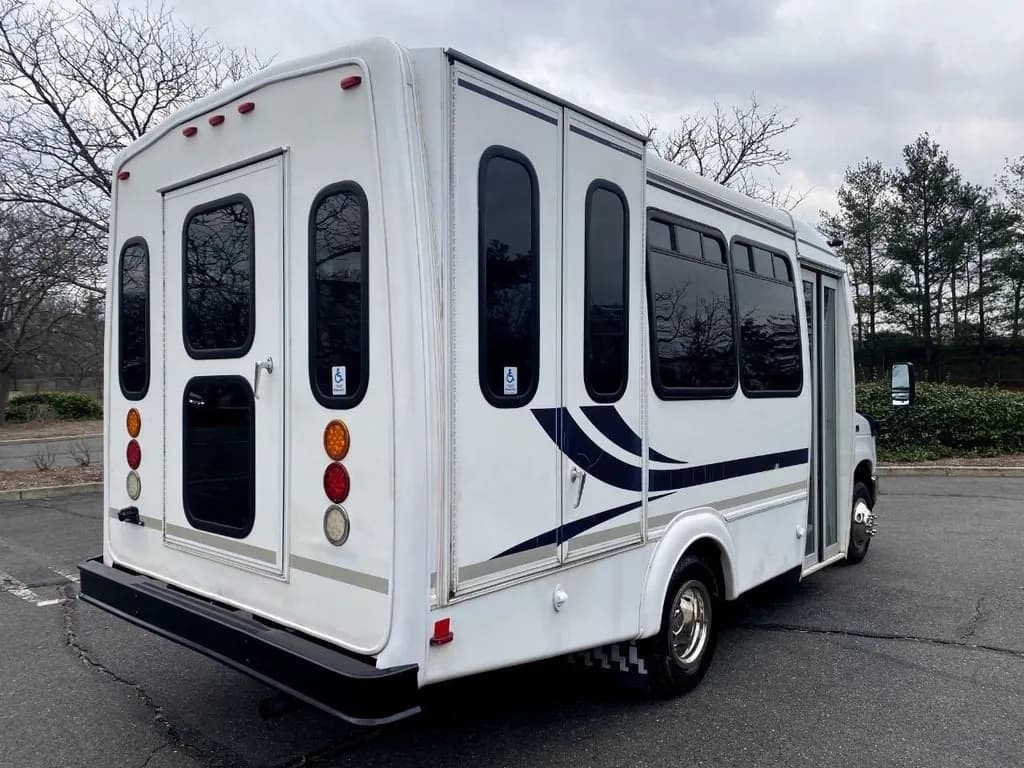 2015 Ford E-350 Wheelchair Shuttle Bus - Image 11