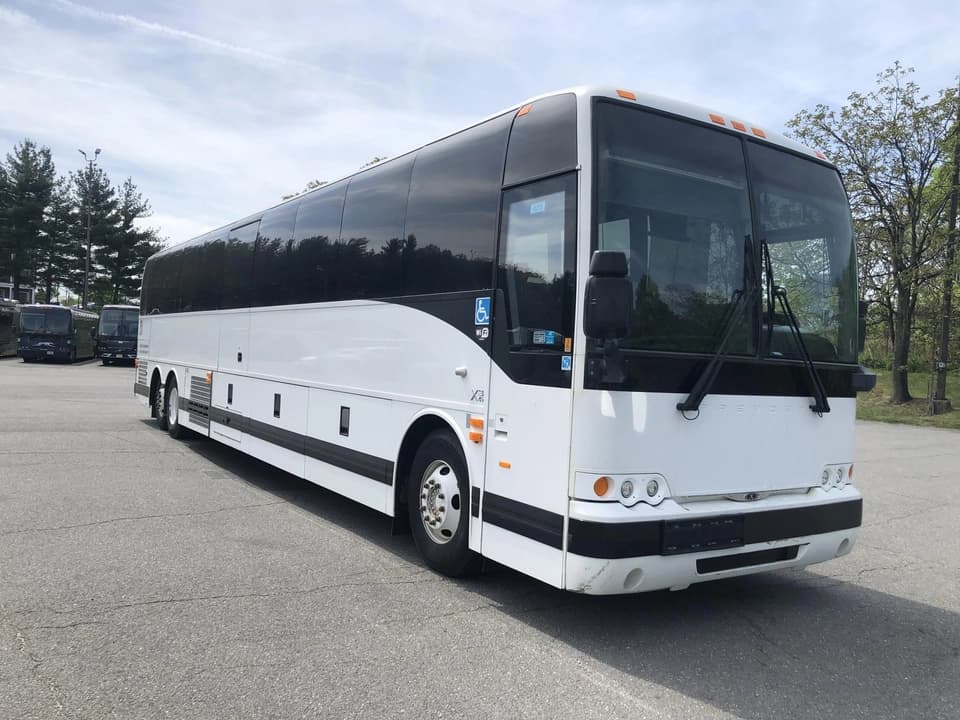 2015 Prevost X3-45 Coach - Image 1