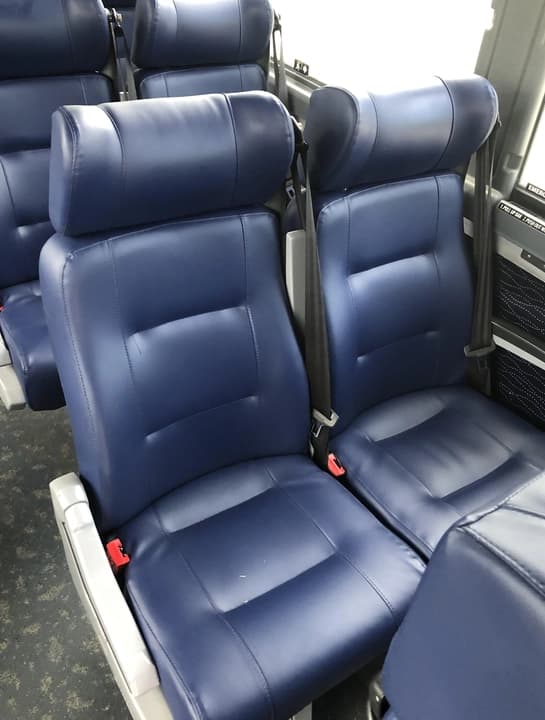 2015 Prevost X3-45 Coach - Image 11