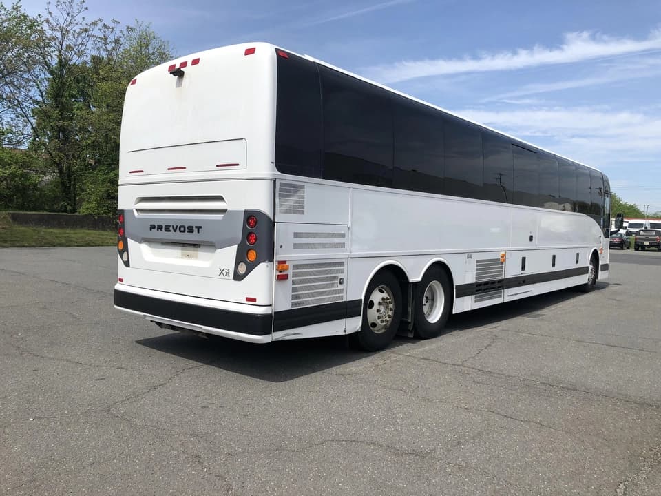 2015 Prevost X3-45 Coach - Image 3
