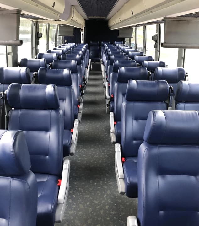 2015 Prevost X3-45 Coach - Image 9