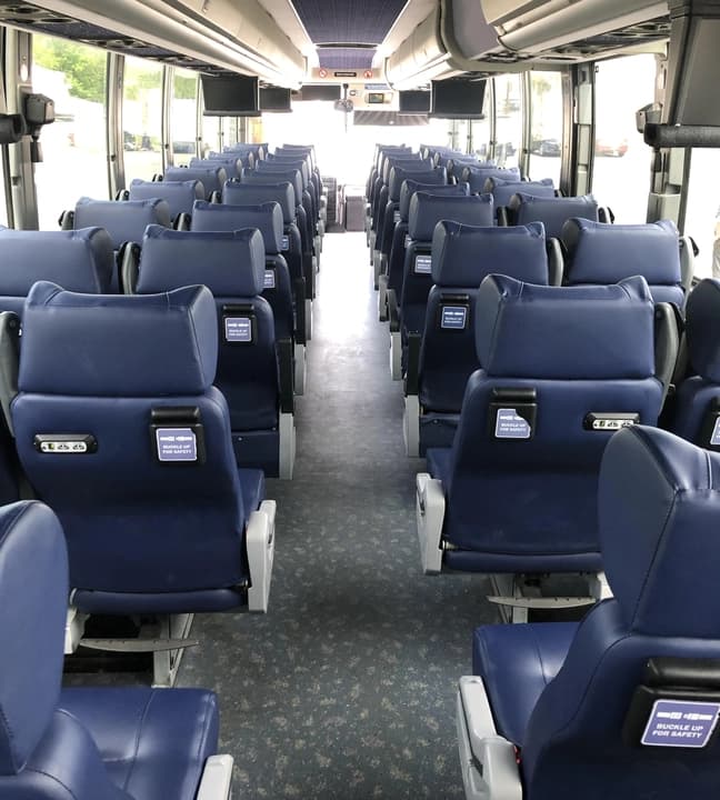 2015 Prevost X3-45 Coach - Image 10