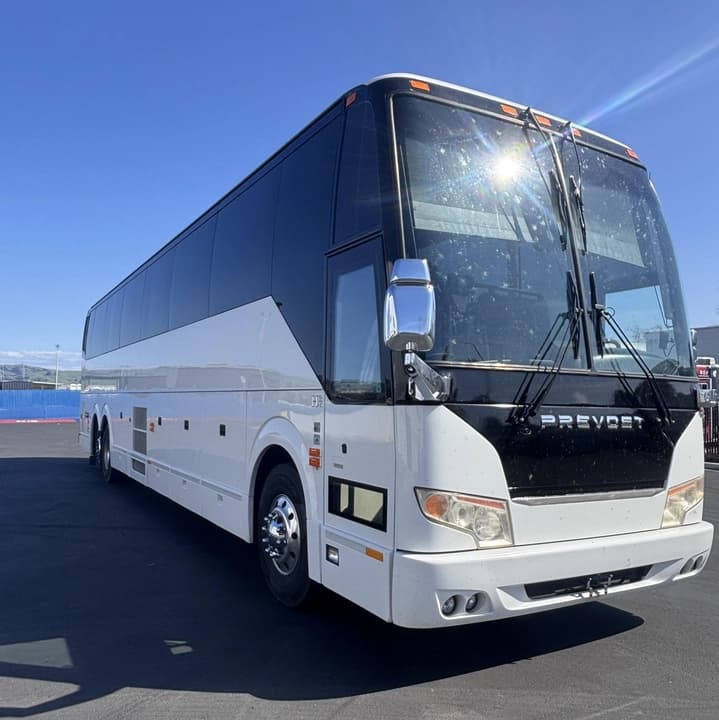 2017 Prevost H3-45 Coach - Image 1