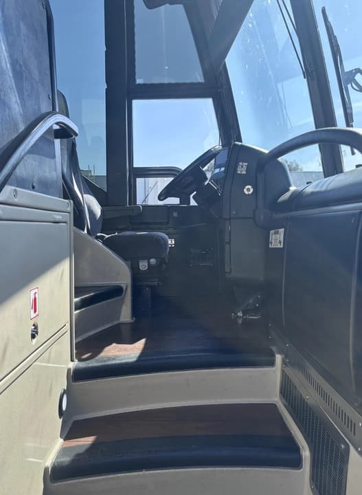 2017 Prevost H3-45 Coach - Image 6