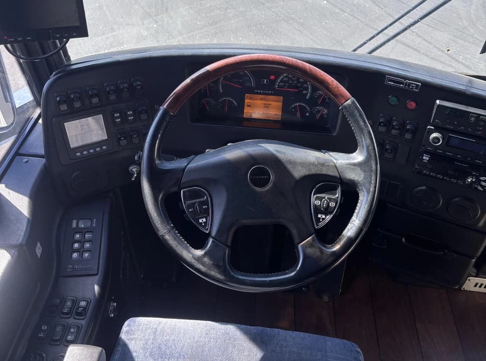 2017 Prevost H3-45 Coach - Image 8