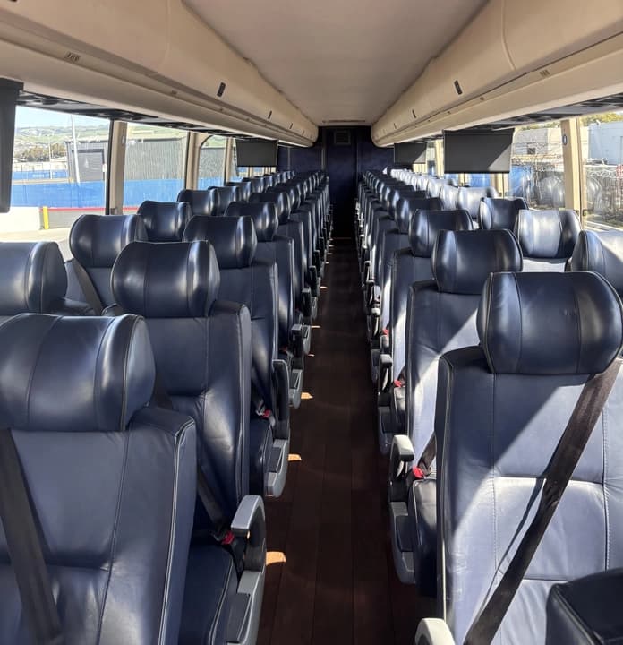 2017 Prevost H3-45 Coach - Image 9