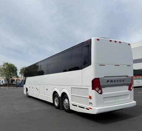 2016 Prevost H3-45 Coach - Image 4