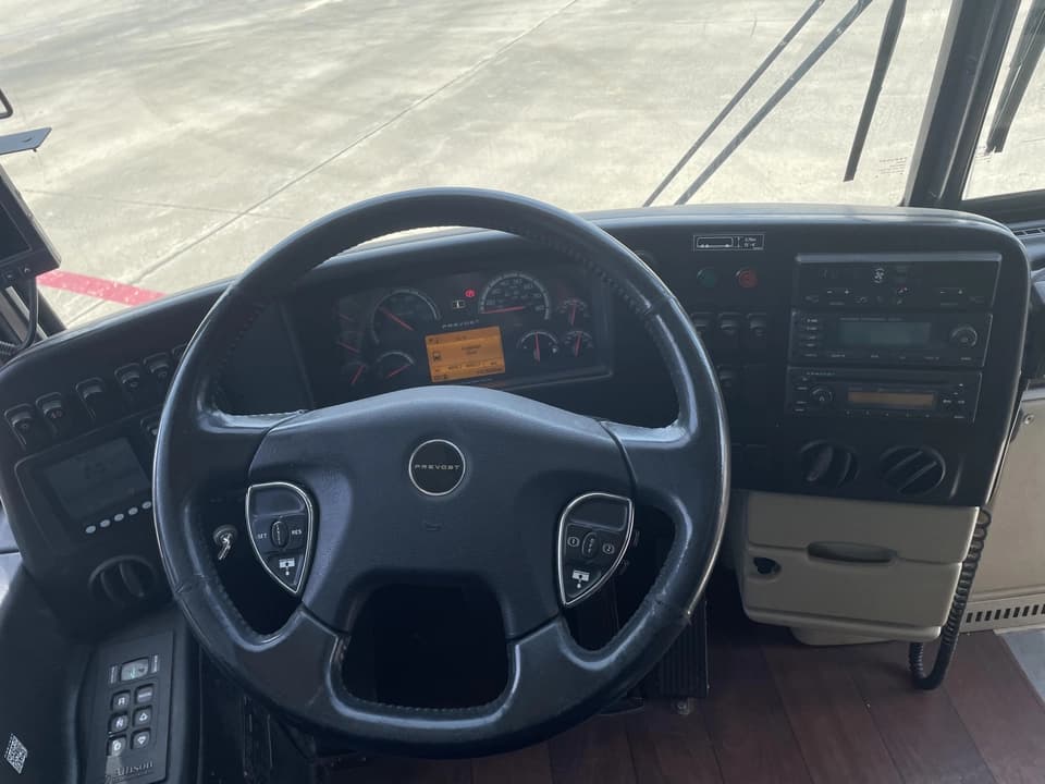 2016 Prevost H3-45 Coach - Image 7
