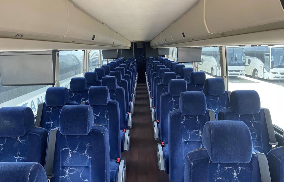 2016 Prevost H3-45 Coach - Image 8