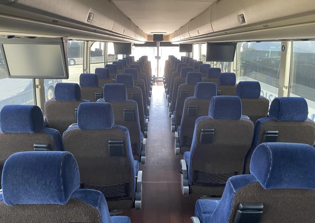 2016 Prevost H3-45 Coach - Image 9