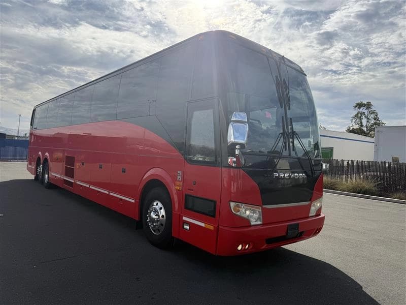 2017 Prevost H3-45 Coach Bus - Image 2