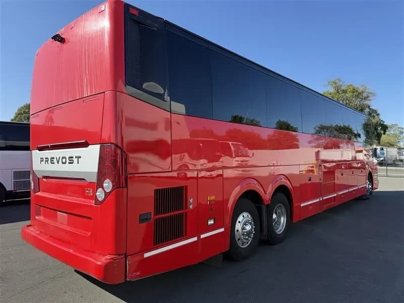 2017 Prevost H3-45 Coach Bus - Image 3