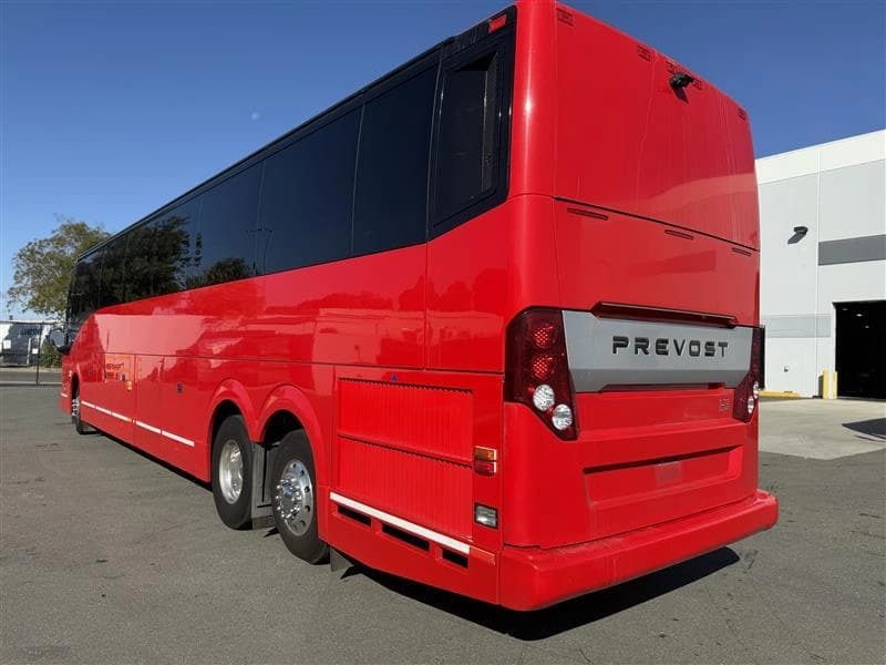 2017 Prevost H3-45 Coach Bus - Image 4