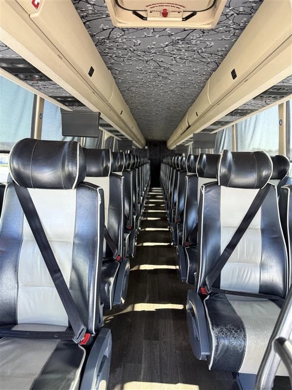 2017 Prevost H3-45 Coach Bus - Image 9