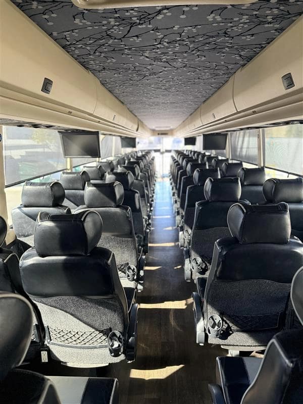 2017 Prevost H3-45 Coach Bus - Image 10