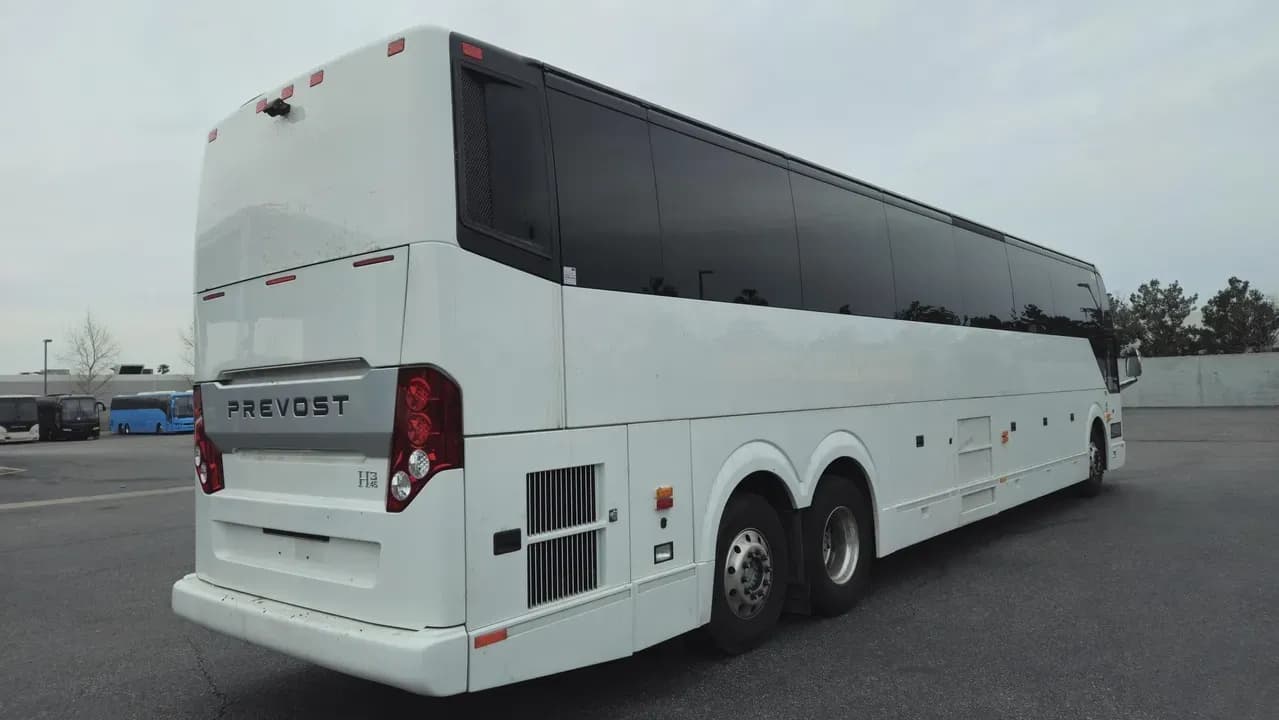 2020 Prevost H3-45 Coach Bus - Image 2