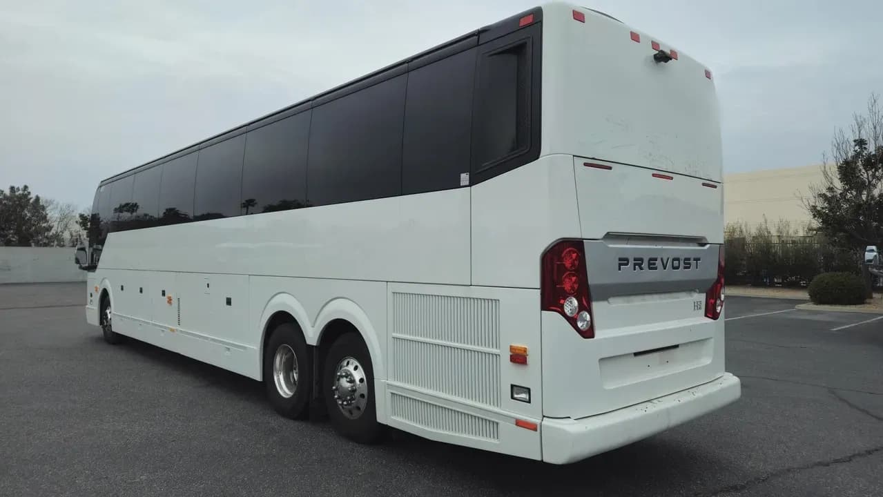 2020 Prevost H3-45 Coach Bus - Image 3